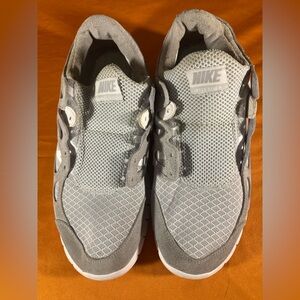 Nike Men's Gray Sneakers